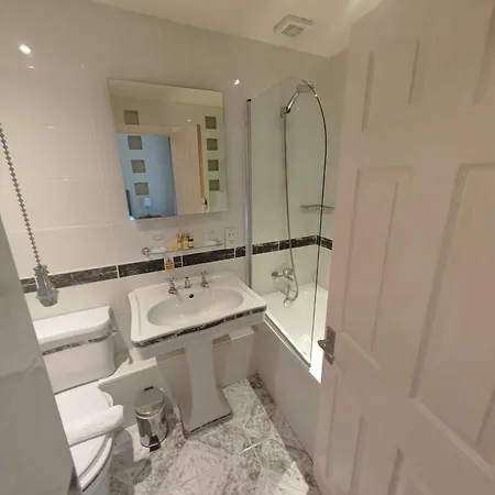 Hotel Lovelady Shield Alston
