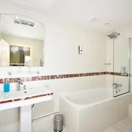 Lovelady Shield Hotell