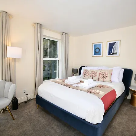 Hotel Lovelady Shield