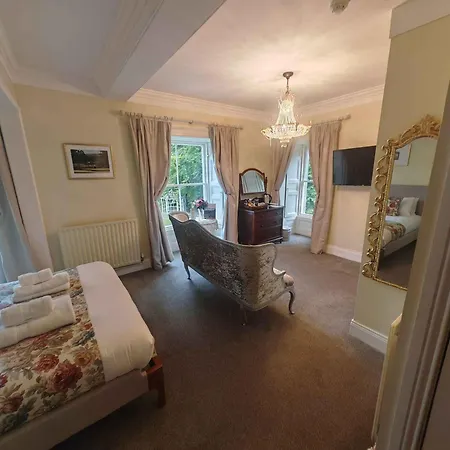 Hotel Lovelady Shield 3*