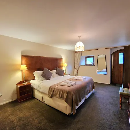 Lovelady Shield Hotel