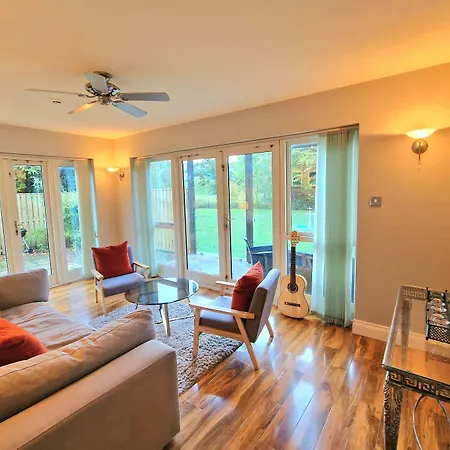 Hotel Lovelady Shield