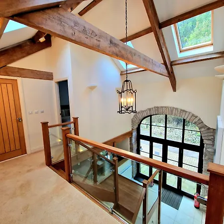 Hotel Lovelady Shield 3*